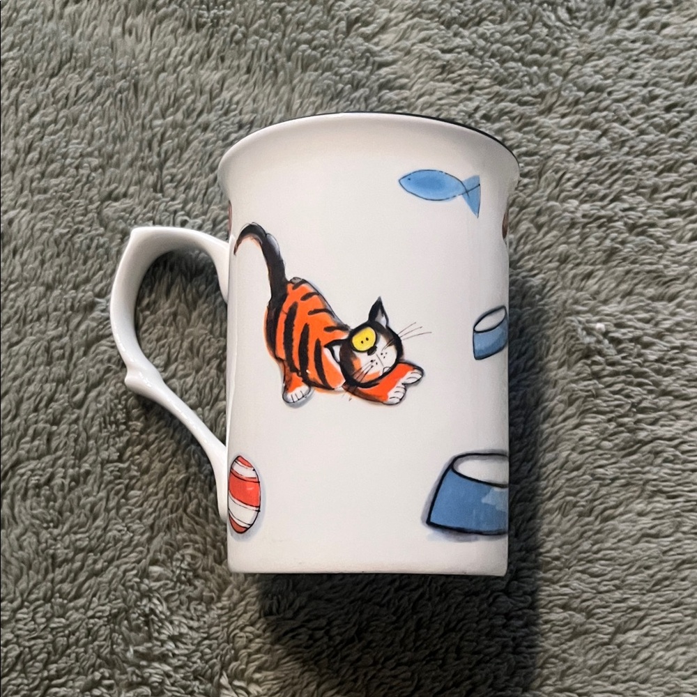 Vintage Heirloom Fine Bone China Mug (Made in England)